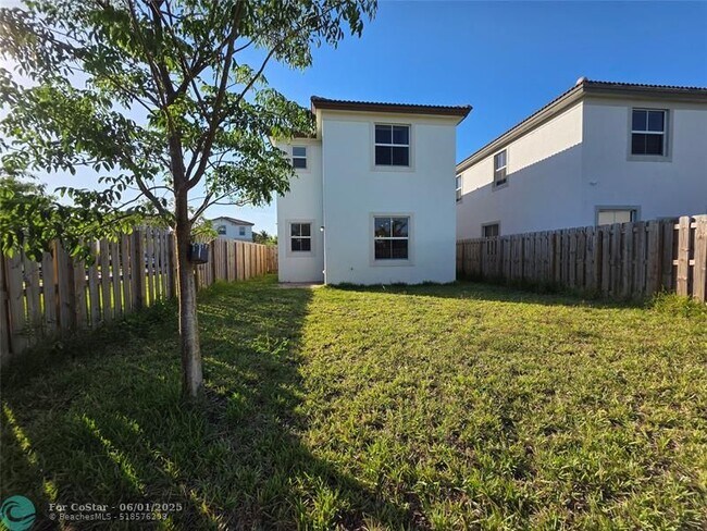 Building Photo - 2420 NW 131st Cir
