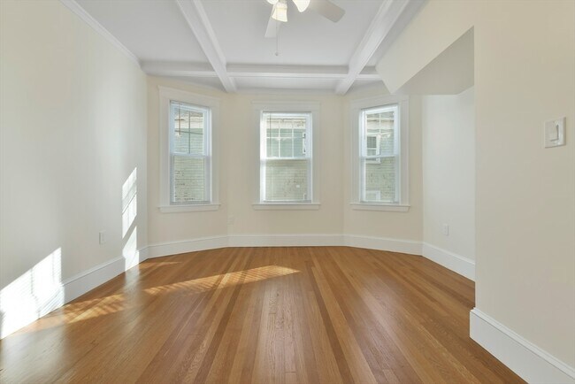 Building Photo - 48 Manthorne Rd