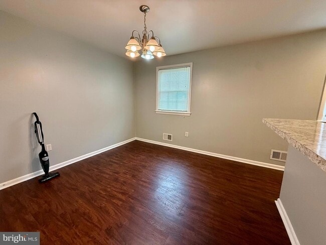 Building Photo - 6526 Beechwood Dr