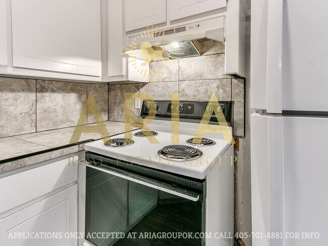 Building Photo - 3 Bed/1.5 Bath Duplex in West Norman! AVAI...