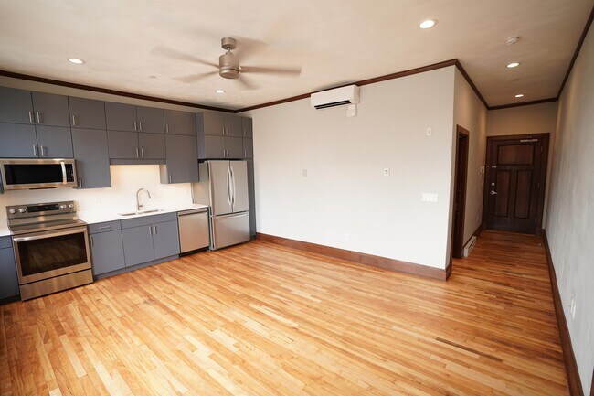 Building Photo - 704 Jefferson St