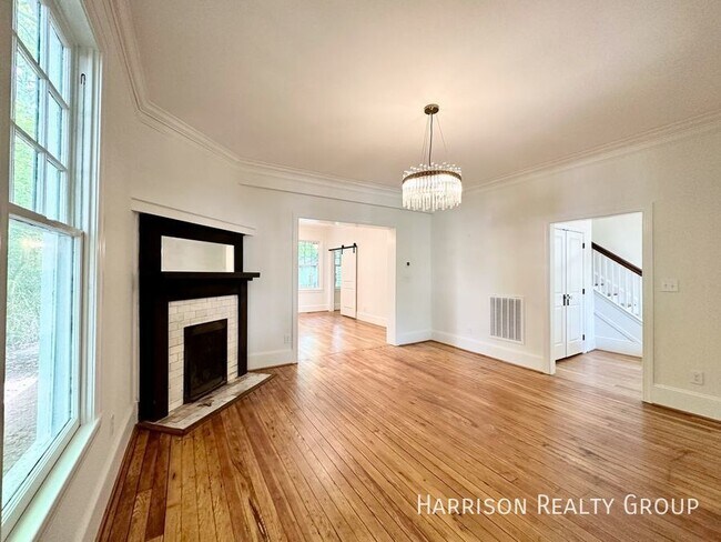 Building Photo - Beautifully Renovated Home In Historic Boy...