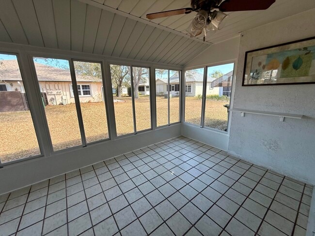 Building Photo - 5850 Summerfield Ct