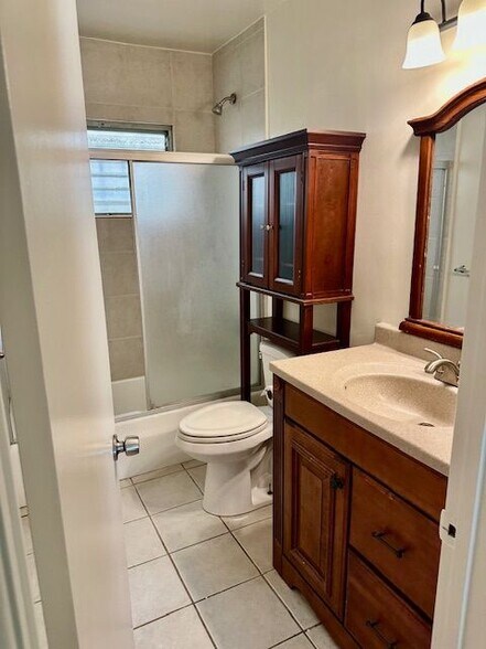 Building Photo - 11843 Dorothy St