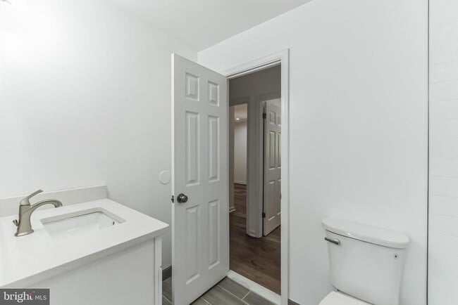 Building Photo - 630 Clearwater Ct