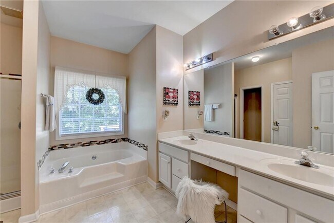 Building Photo - 236 Windy Cir