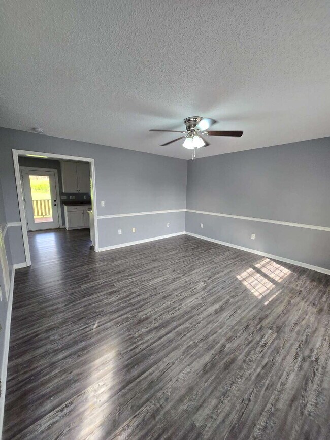 Building Photo - Fenced in 4 Bed /2 Bath House in Ringgold