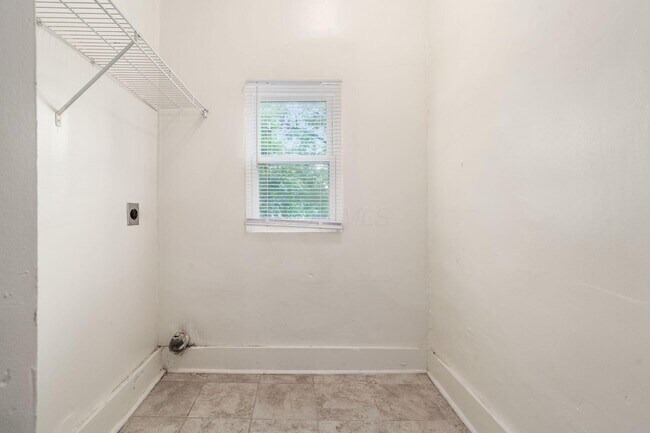 Building Photo - 908 Ellsworth Ave