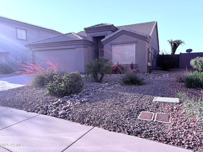 Building Photo - 320 Phantom Dr