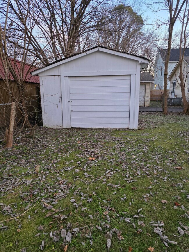 Building Photo - 217 S Hancock St