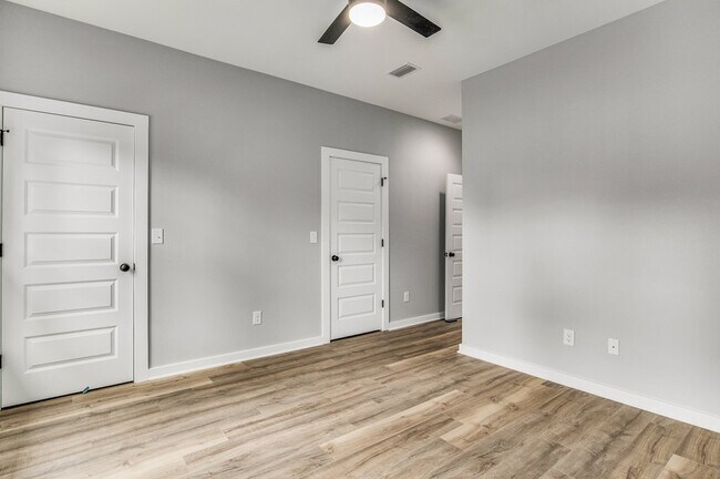 Building Photo - 312 E Blount St