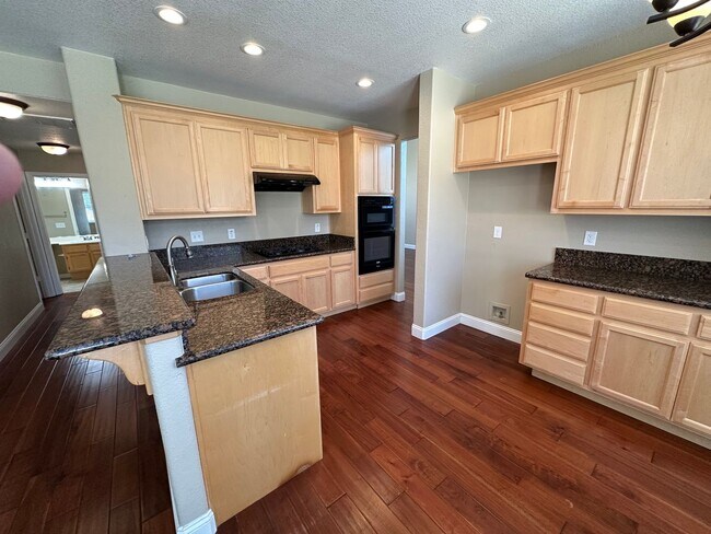 Building Photo - Beautiful Remodeled 4 Bedroom, 3 Bath Home