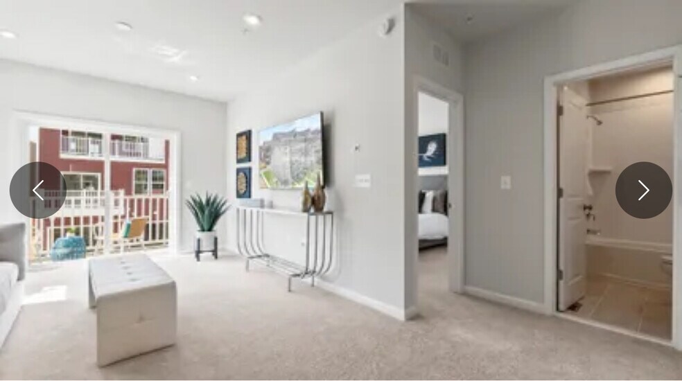 Building Photo - 658 Brookwood Glen Ter