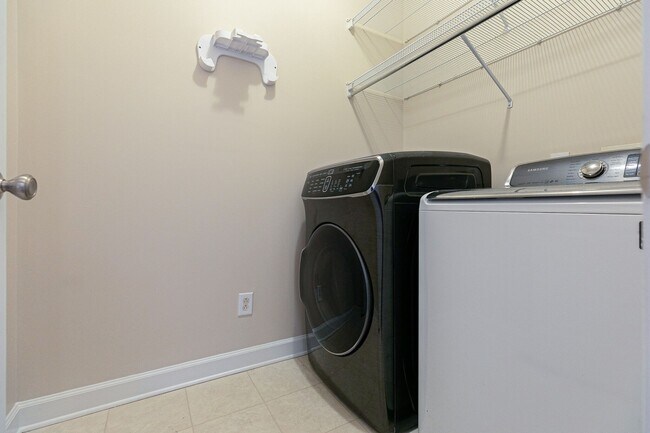 Building Photo - 808 Callahan Pl