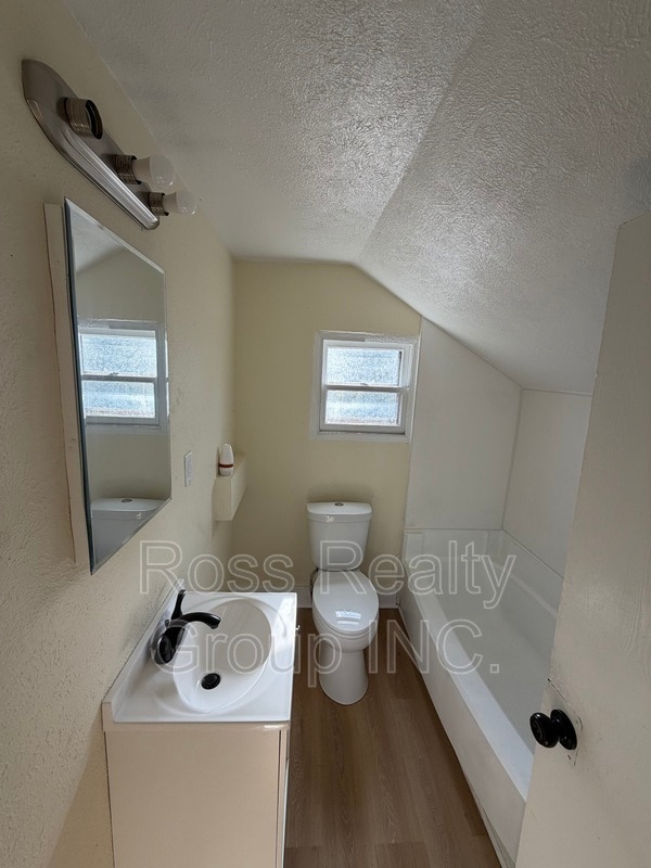 Building Photo - 1116 N Ontario St