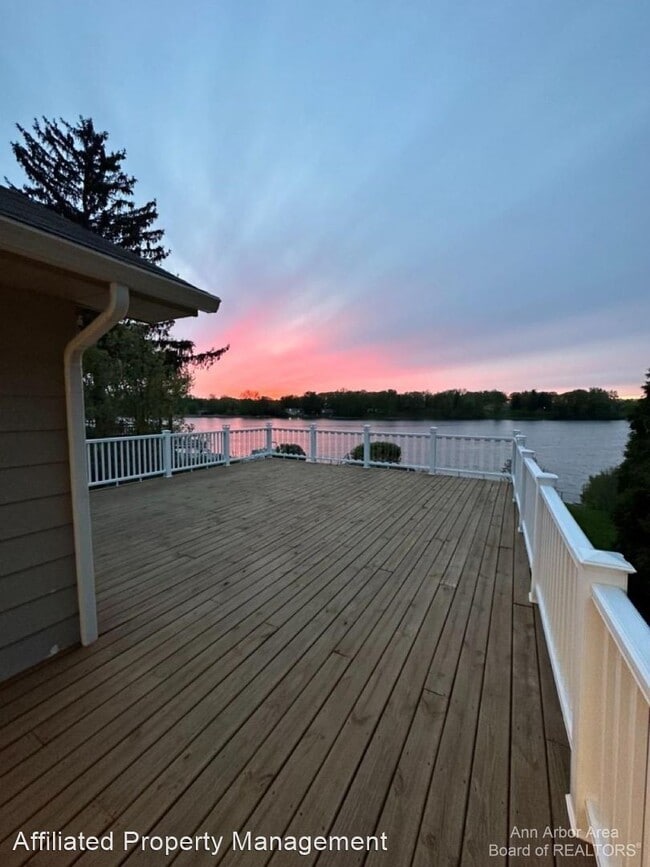 Building Photo - 3 br, 2 bath House - 3330 Lexington Rd