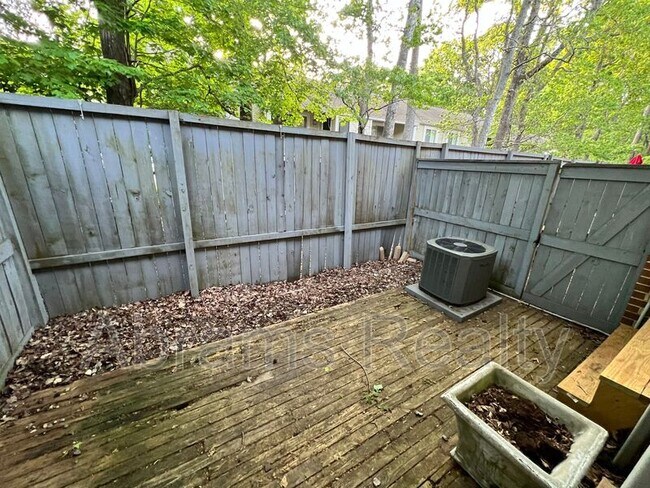 Building Photo - 1136 Glengarry Way