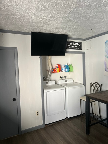 Building Photo - 9350 Canterbury Riding