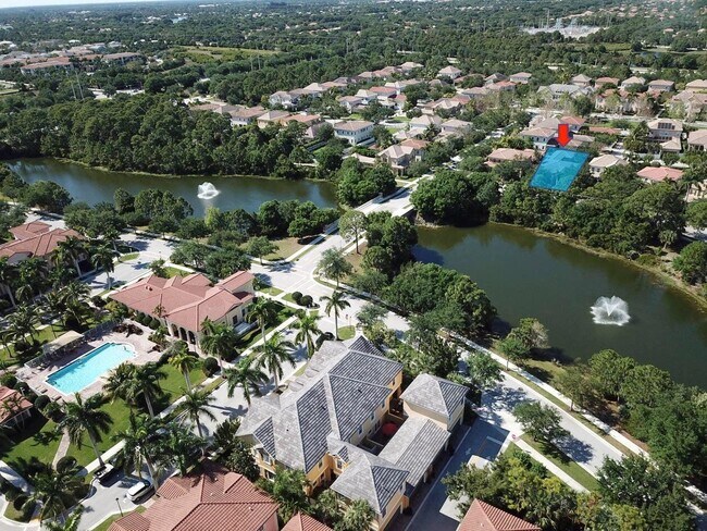 Building Photo - 167 Arklow Ave