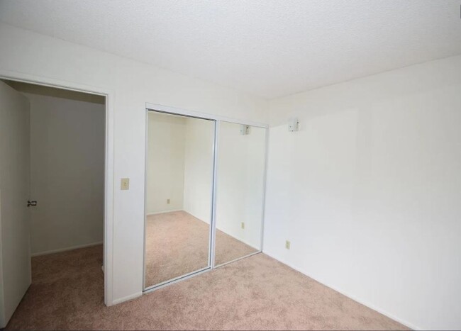 Building Photo - Kaahumanu St 2bdrm 1.5bath