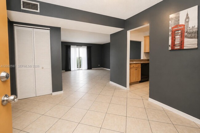Building Photo - 4848 NW 24th Ct