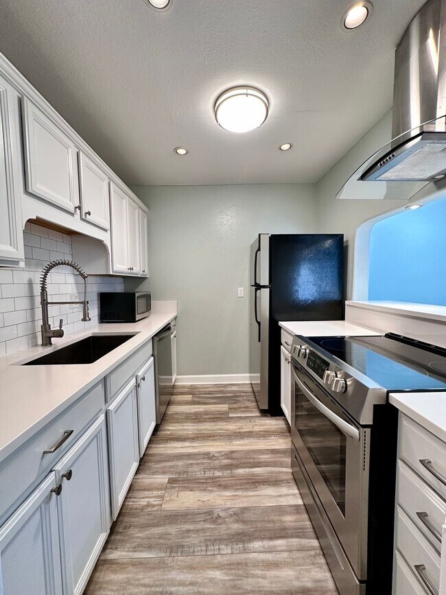 Building Photo - Coastal Charm Meets Resort Living – 2BR/2BA in Gated Seascape Neighborhood
