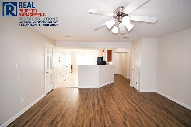 Building Photo - Beautiful Smyrna townhome less than 1 mile...