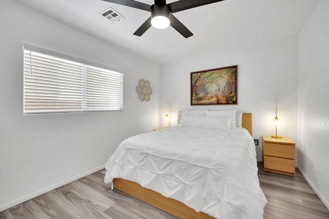 Building Photo - 11142 Romola St