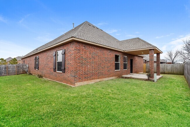 Building Photo - 6301 Bentley Dr