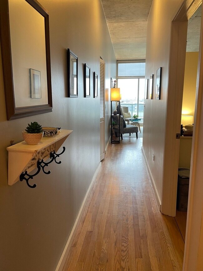 Building Photo - 1620 S Michigan Ave