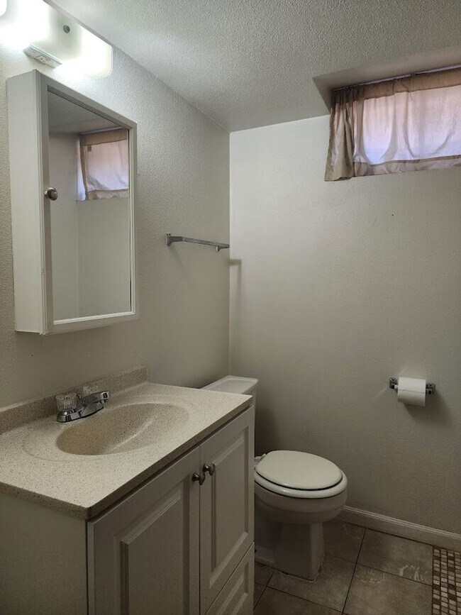 Building Photo - Long Realty & Property Management - 3 Bedr...