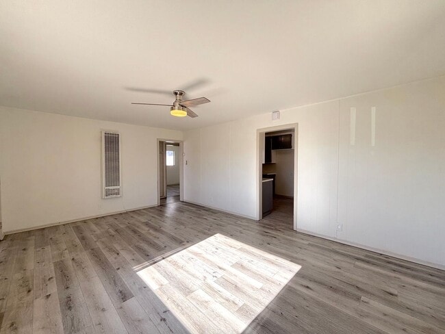 Building Photo - Affordable 3 bedroom home available now in Bellflower