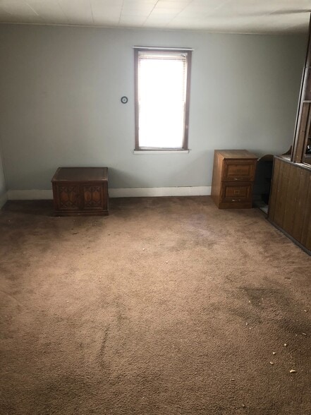 Living Room - 912 S Market St