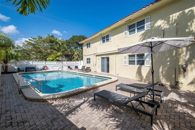 Building Photo - 2025 Miami Rd