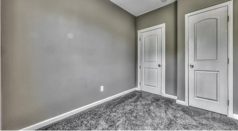 Building Photo - 3738 Ellerslie Ave