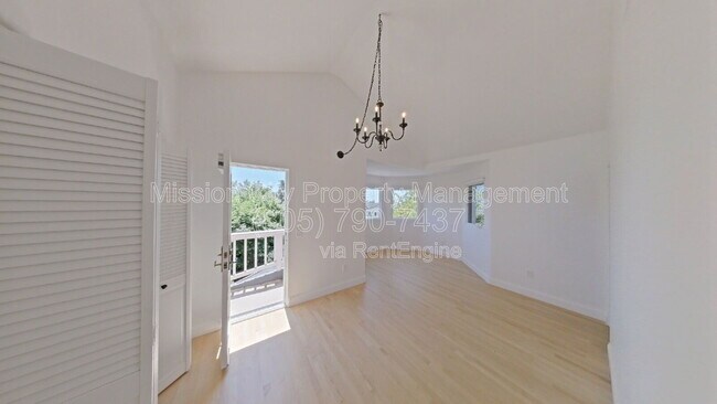 Building Photo - 2570 Lillie Ave