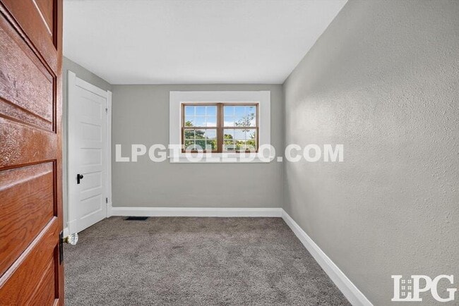 Building Photo - 3318 Stickney Ave