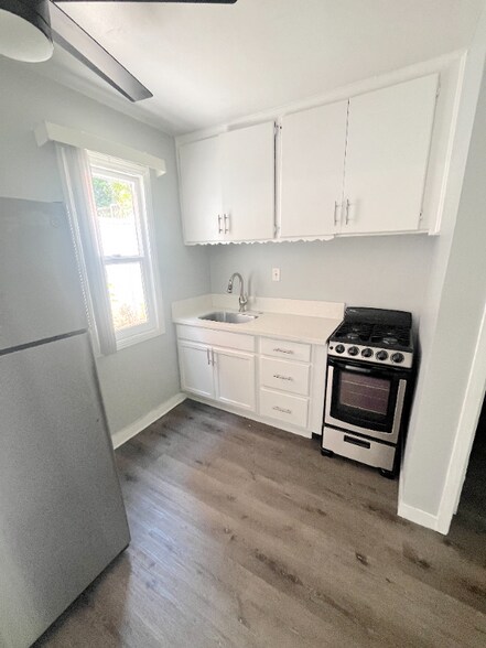 Building Photo - 2403 Louella Ave