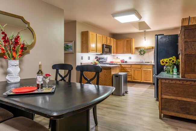 Building Photo - 3 Bed 2 Bath Townhome in Central Loveland