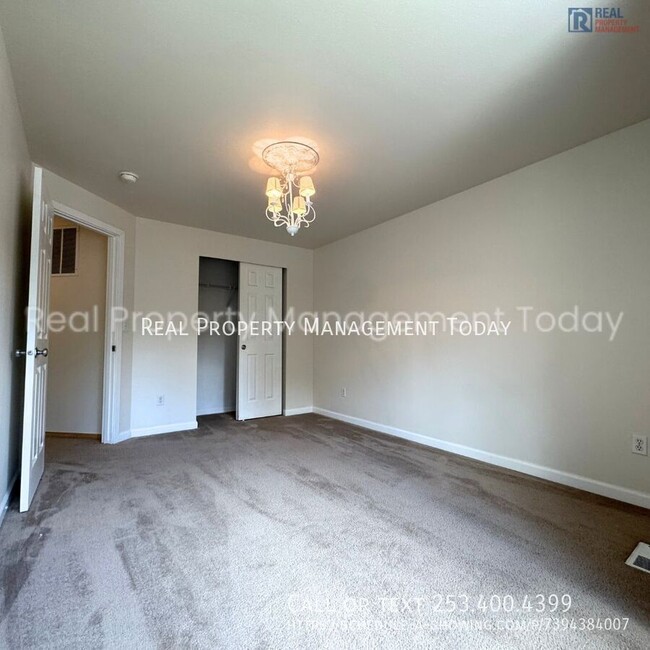 Building Photo - 15117 67th Ave E