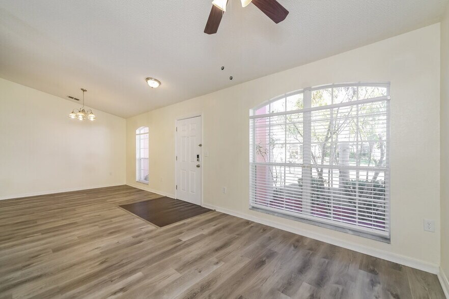Building Photo - 7172 Summit Dr