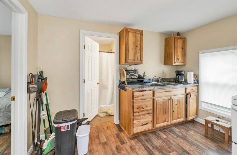 Building Photo - 106 Messer St