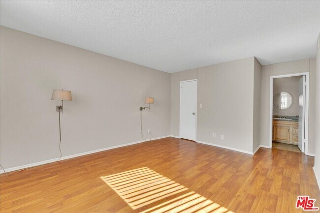 Building Photo - 5437 Corteen Pl