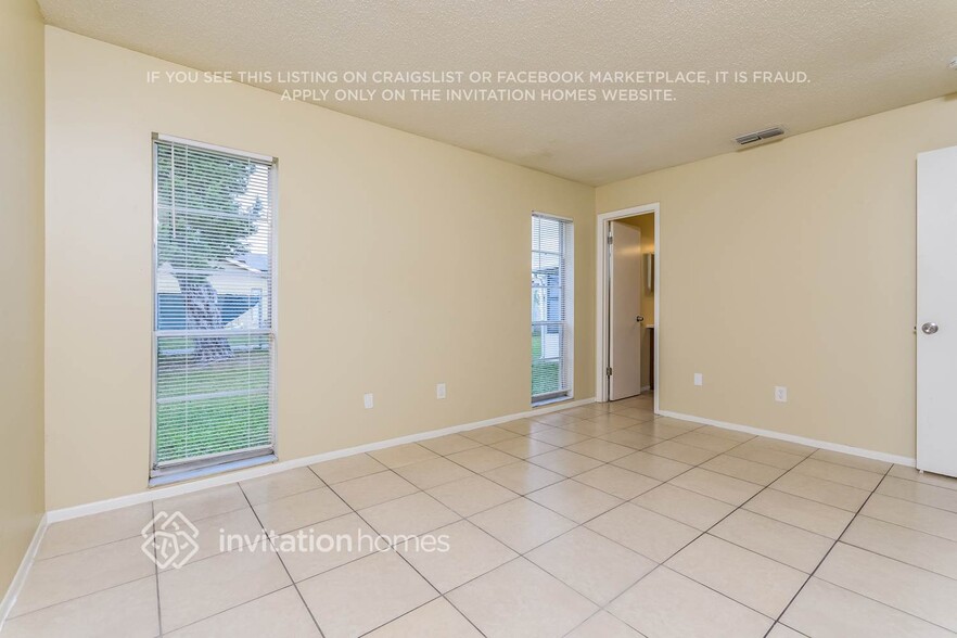 Building Photo - 233 La Paz Dr