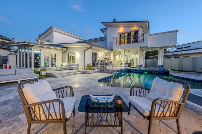 Building Photo - 2523 Castilla Isle