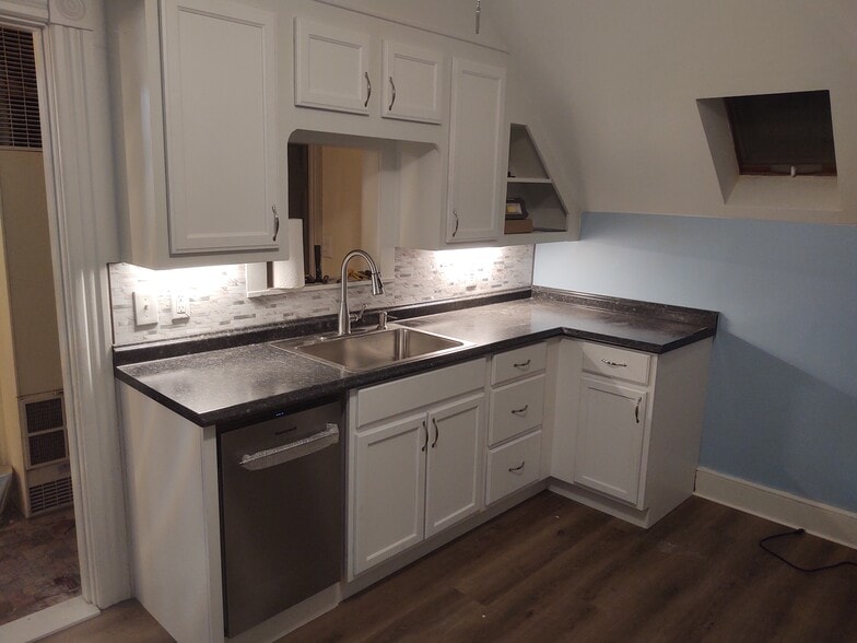 KITCHEN - 99 Madison St