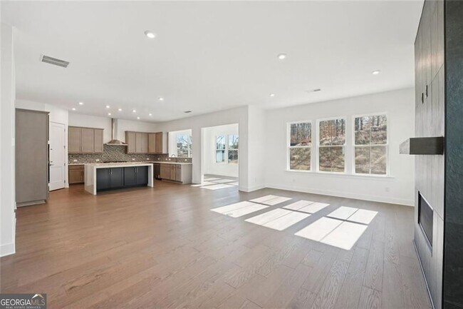 Building Photo - 2815 Medford Dr