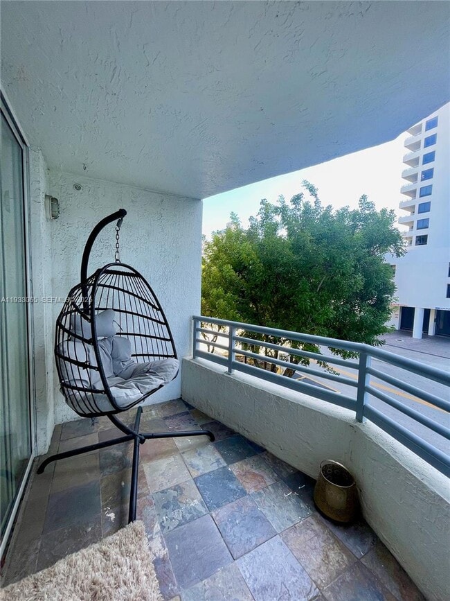 Building Photo - 1401 Bay Rd