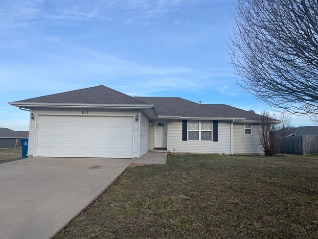 Primary Photo - 3 Bedroom Home in Clever Available Now!