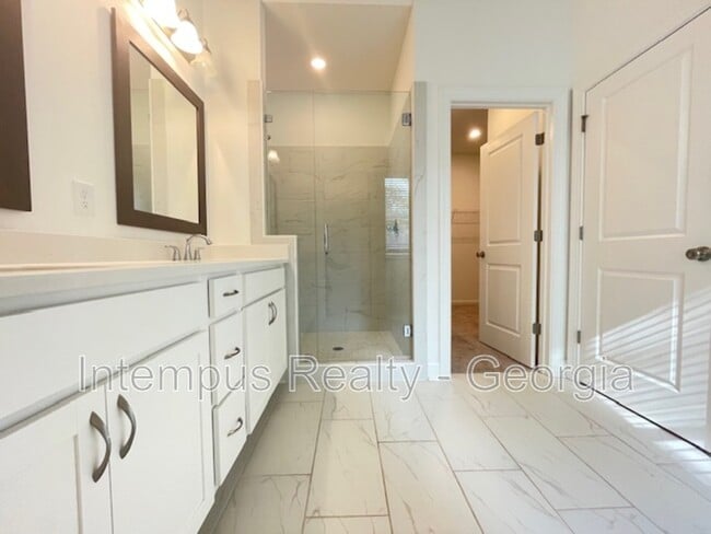 Building Photo - 5234 Riden Ct